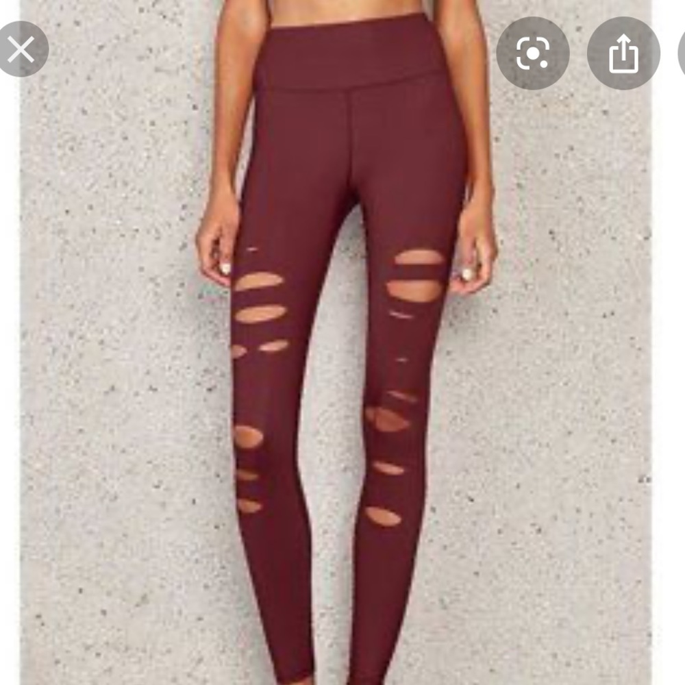LNWOT Alo Yoga Ripped Warrior Leggings